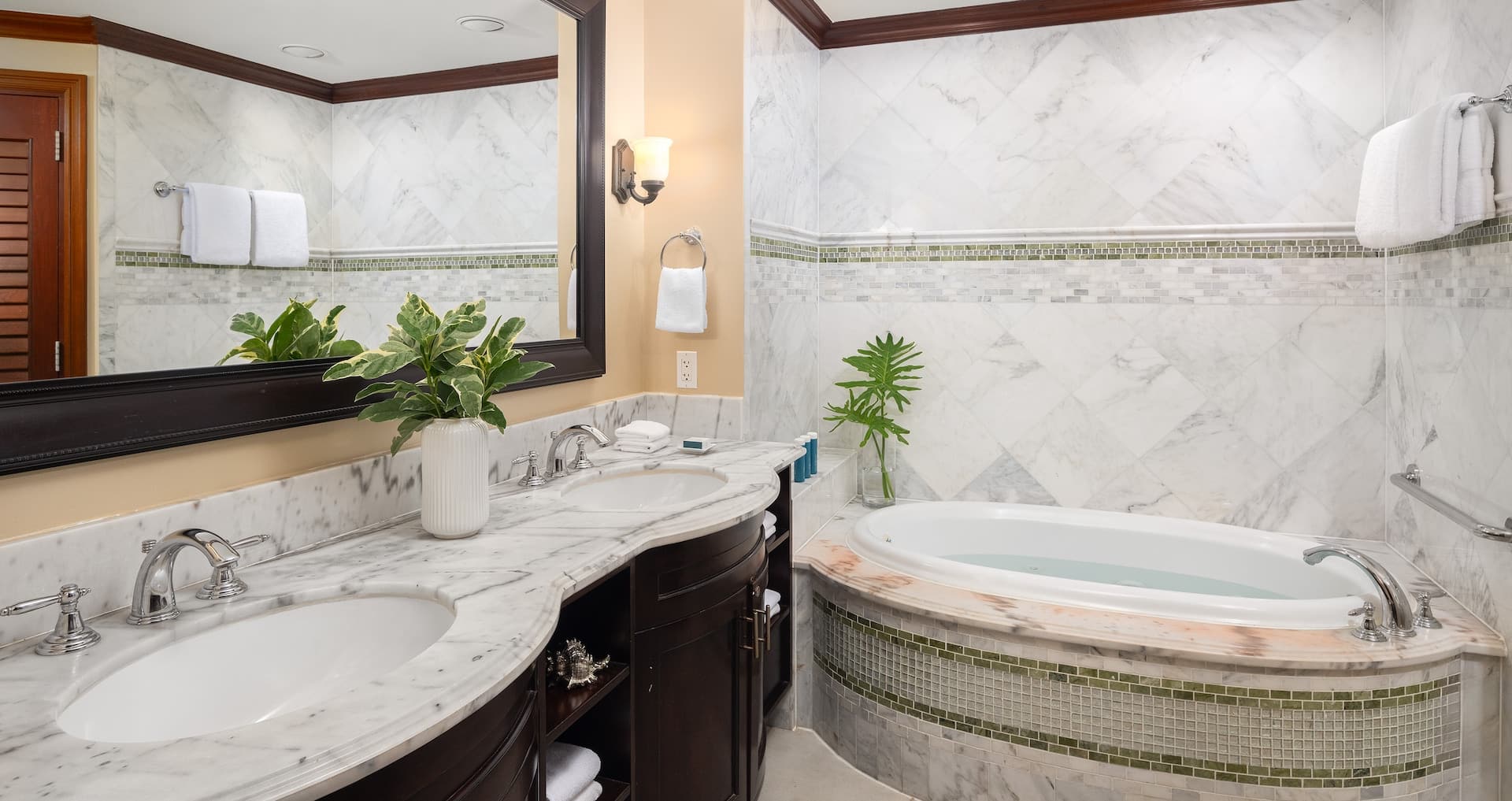 Italian Poolside Walkout Concierge Family Suite with Kids Room
